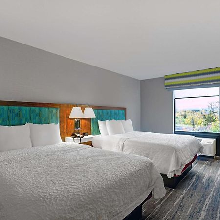 Hampton Inn Utica Bagian luar foto