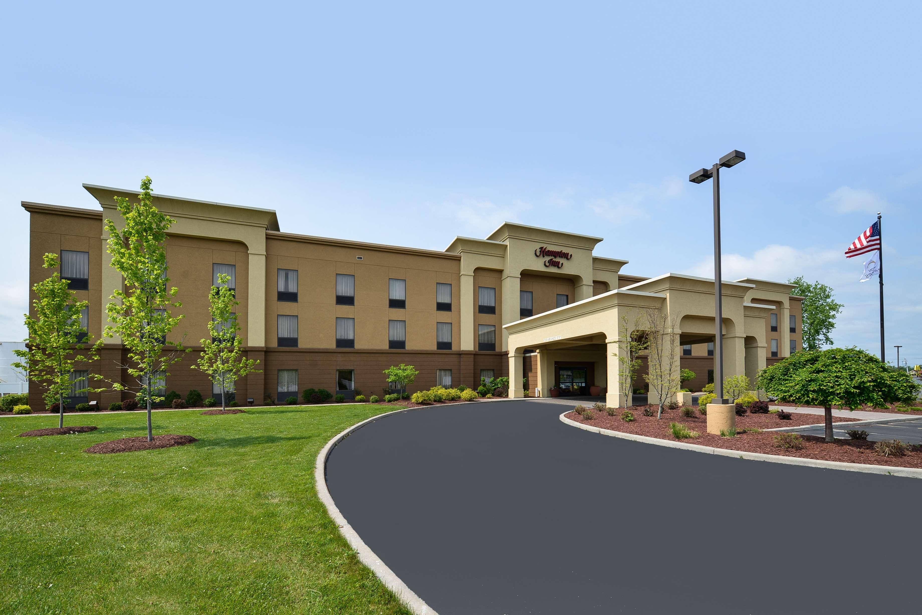 Hampton Inn Utica Bagian luar foto