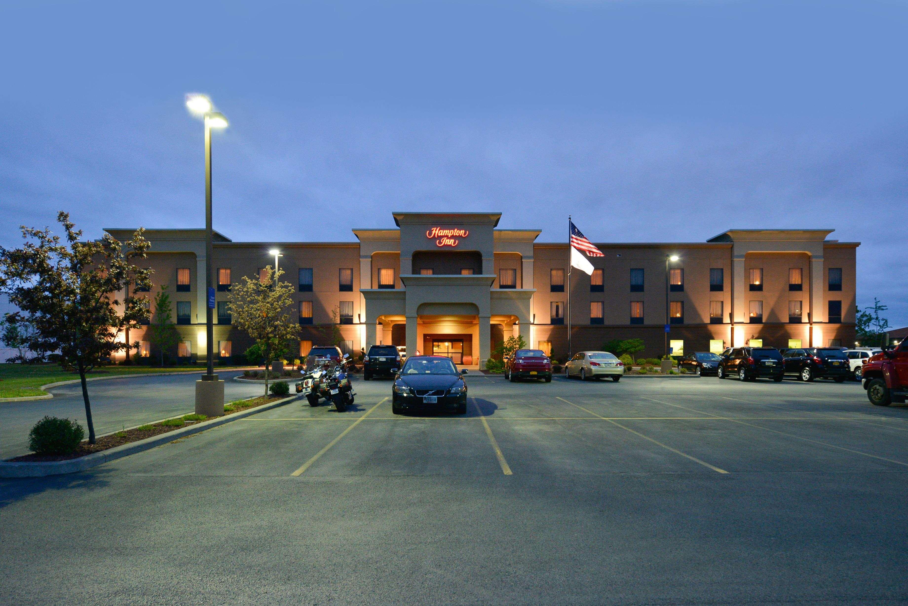 Hampton Inn Utica Bagian luar foto