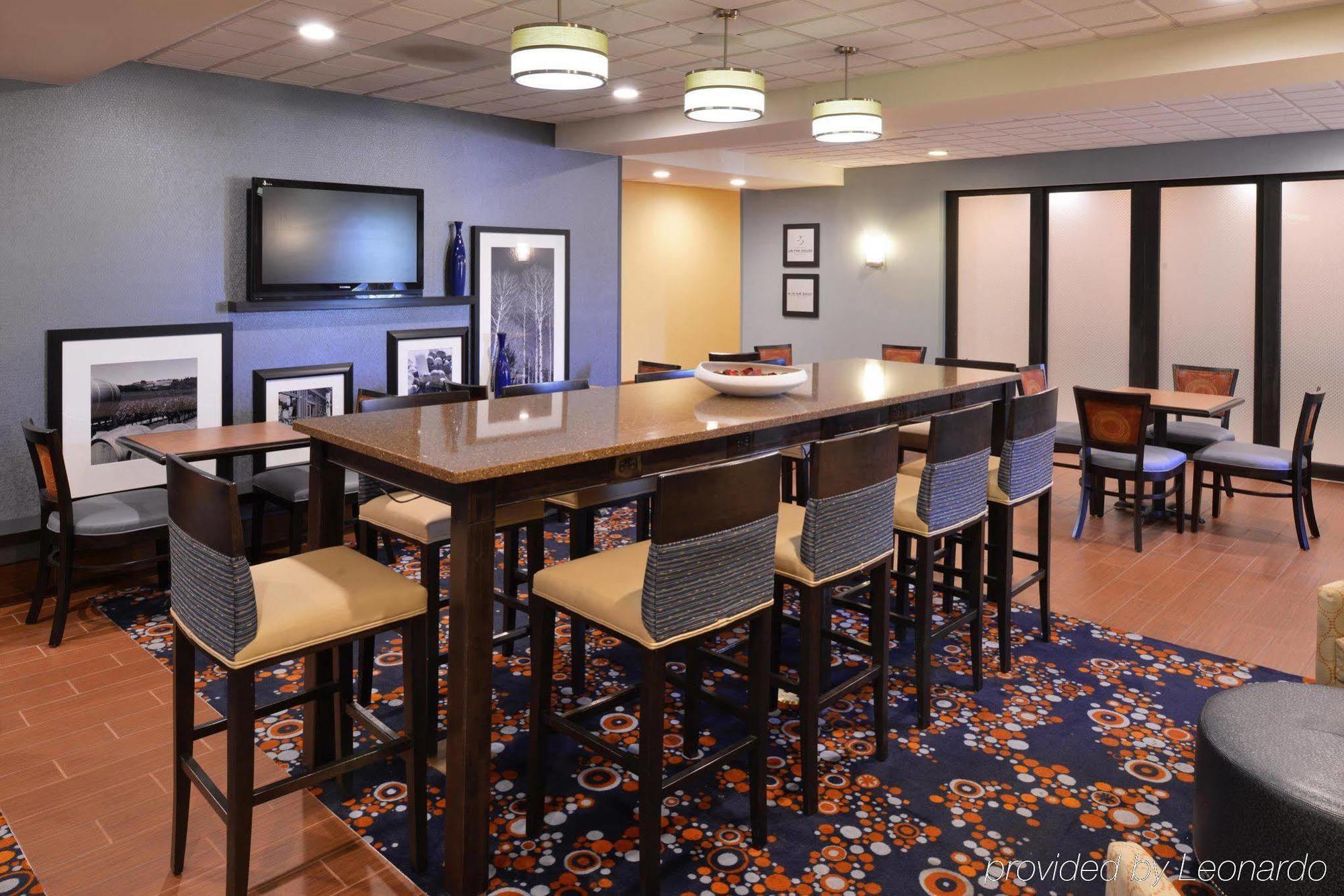 Hampton Inn Utica Bagian luar foto