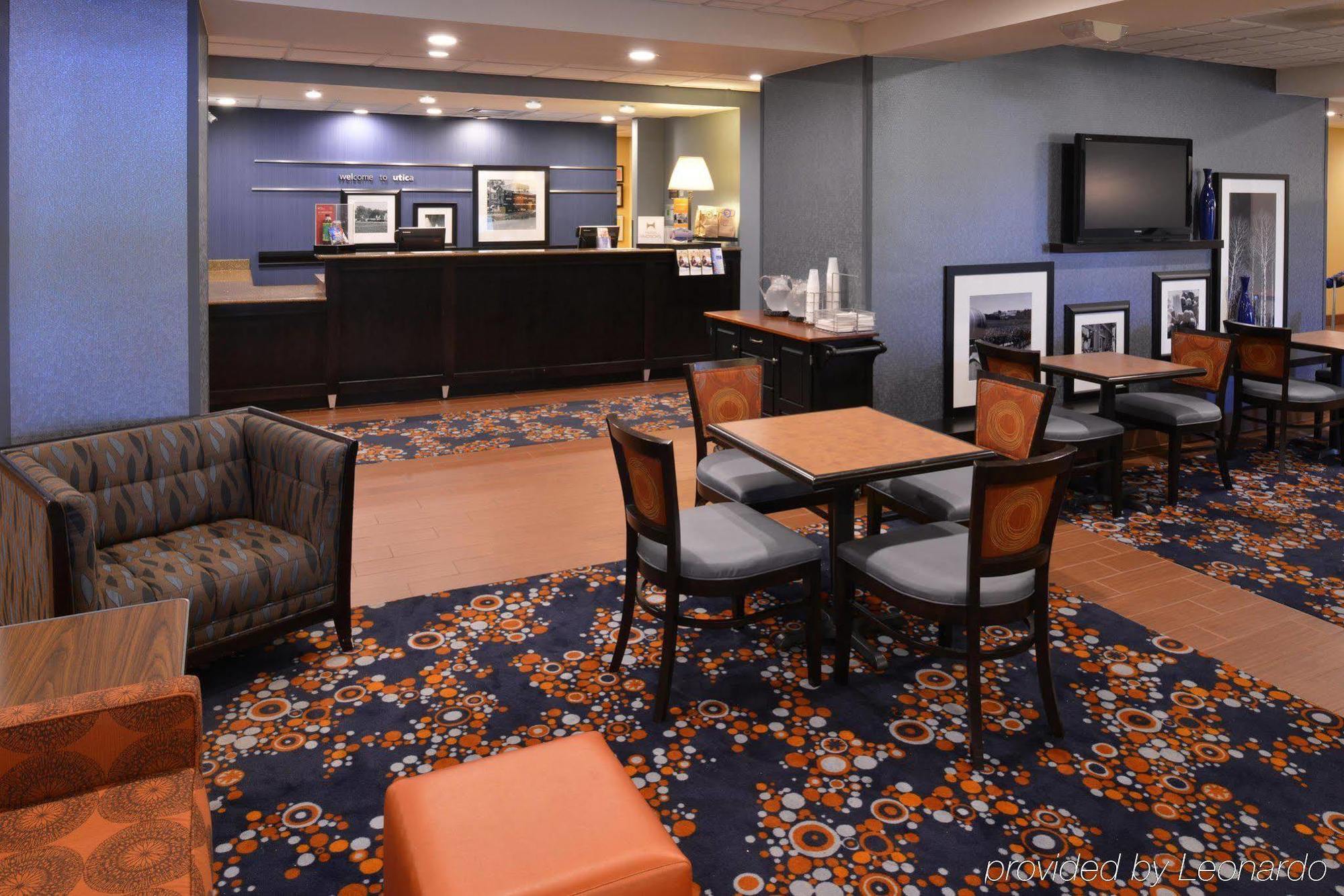 Hampton Inn Utica Bagian luar foto