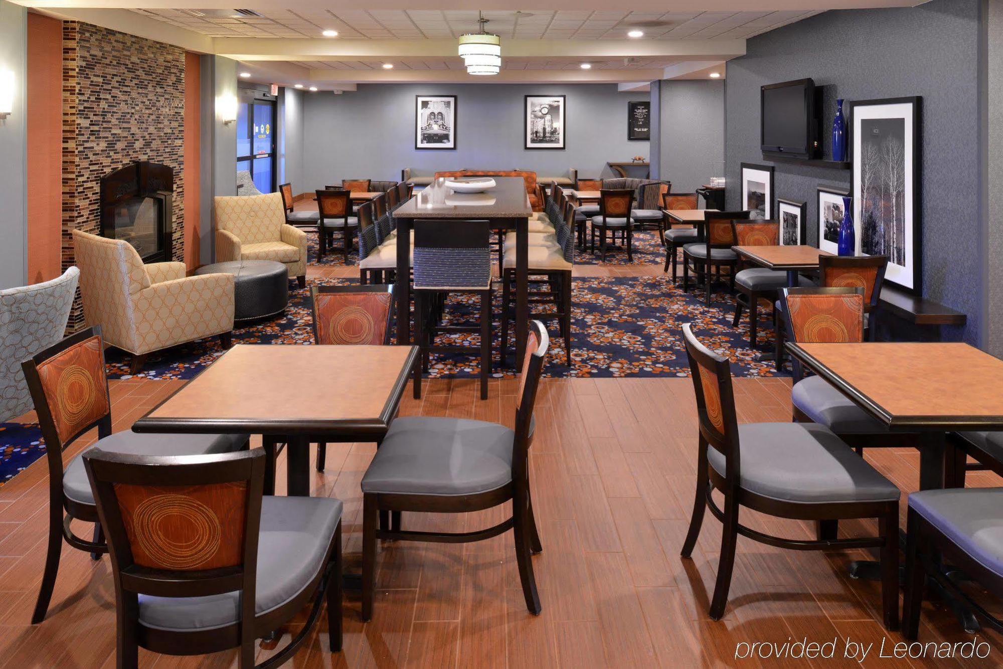 Hampton Inn Utica Bagian luar foto